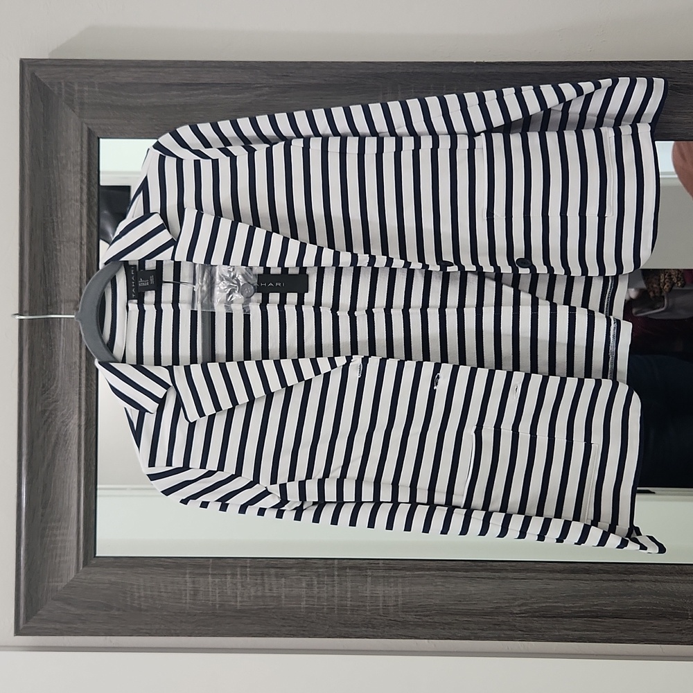 Tahari size small knit navyband white stripped blazer. Navy buttons front pocket